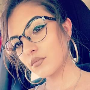 Meet your Posher, Evelyn